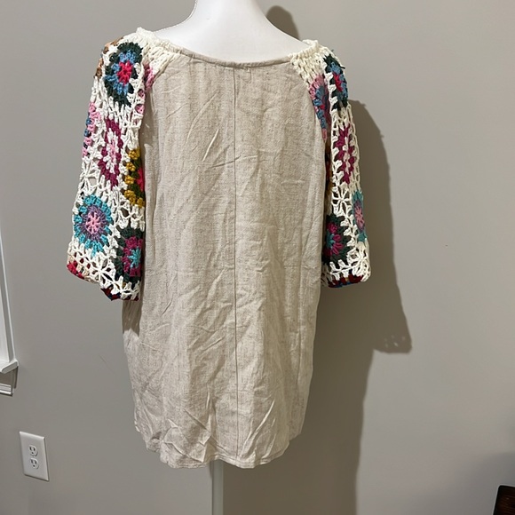 EUC Women’s UMGEE $70 Linen Blend Crochet Sleeve Top Plus Size 1XL Boho Beach - Picture 11 of 16